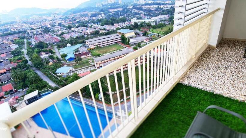 Люкс Вид на Бассейн, Mlh Premier Suites @ Saville Cheras