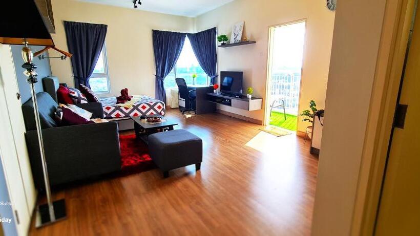 Люкс Вид на Бассейн, Mlh Premier Suites @ Saville Cheras