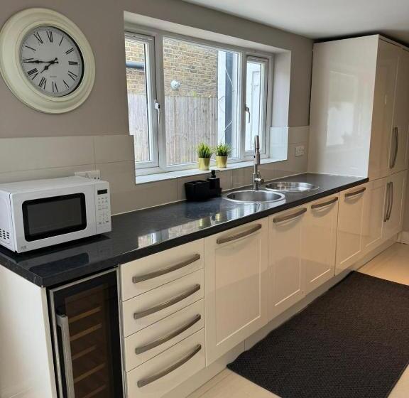Номер Стандарт Трехместный, Brentford Guest Rooms
