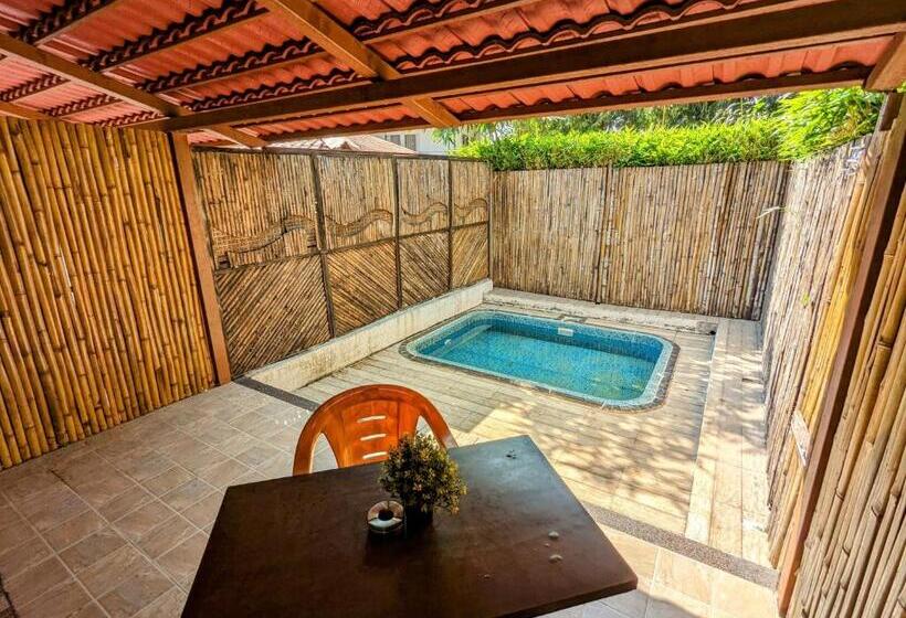 Номер Deluxe, Sadanand Farmstay Resort