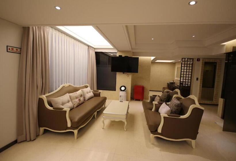 اتاق پنت هاوس, Jb Tourist