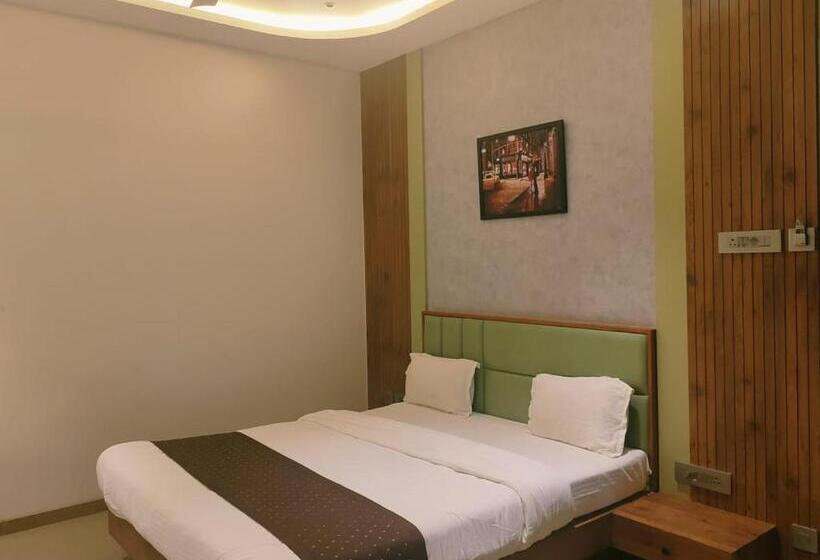 Номер Deluxe, Amar Palace Ahmednagar
