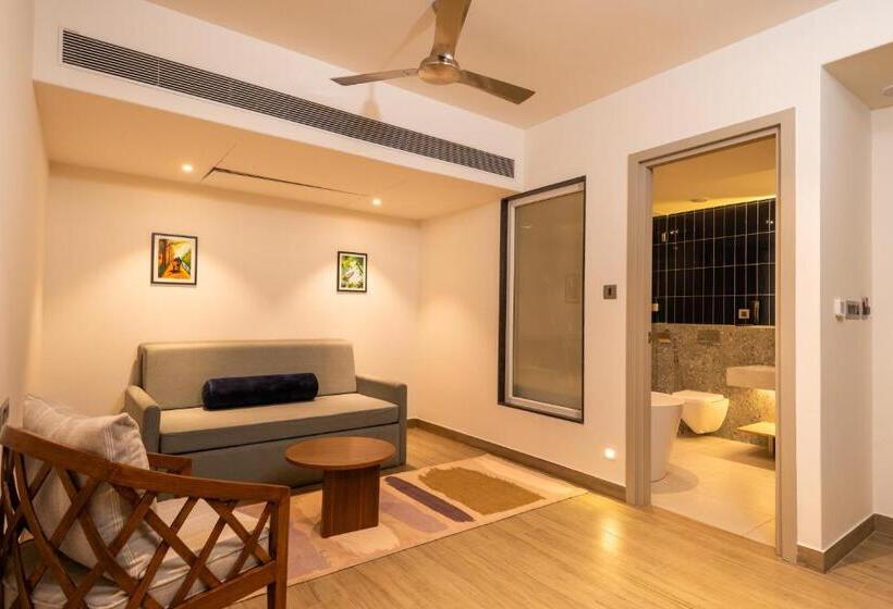 سوئیت با بالکن, Regenta Place Vasco Goa