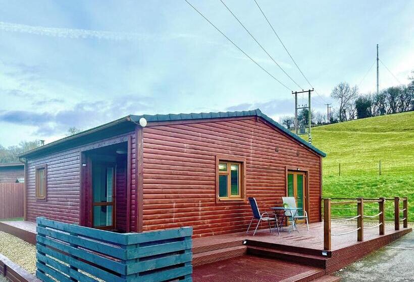 Дом 2 Спальни, Pant Wilkin Lodges And Equestrian Centre