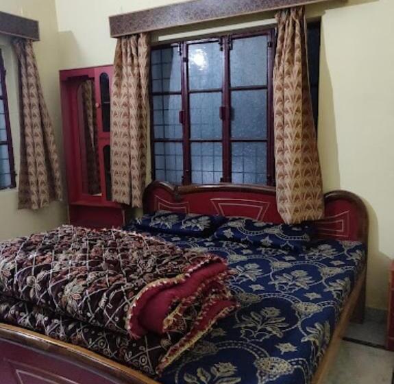 4인용 스탠다드 룸, Jpg Palace , Sitapur