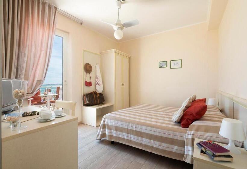 اتاق استاندارد با بالکن و چشم‌انداز دریا, Villa Sirena Numana