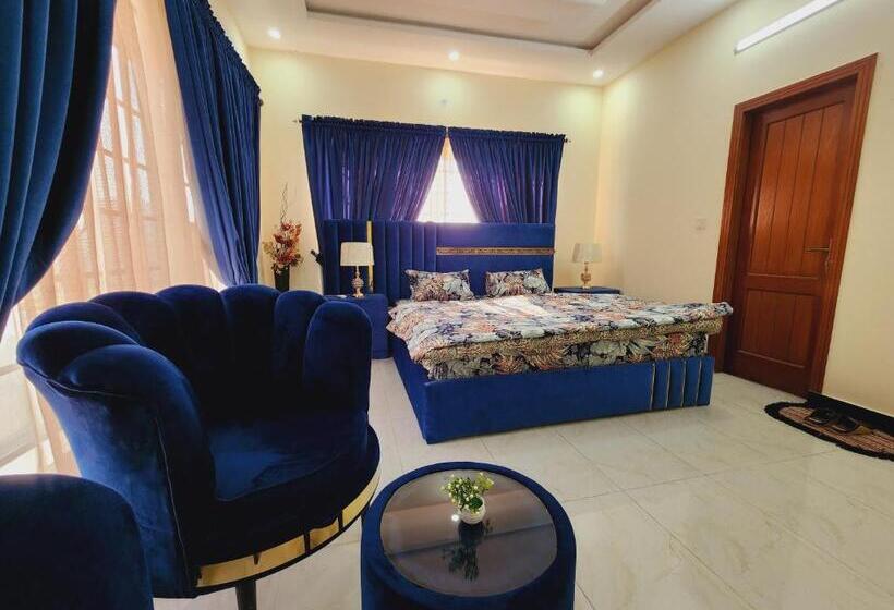 اتاق لوکس با تخت بزرگ, Motorway Majesty Lodges   Near Islamabad International Airport & Motorway