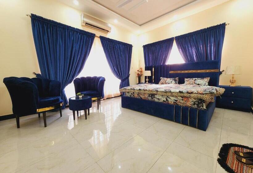 اتاق لوکس با تخت بزرگ, Motorway Majesty Lodges   Near Islamabad International Airport & Motorway