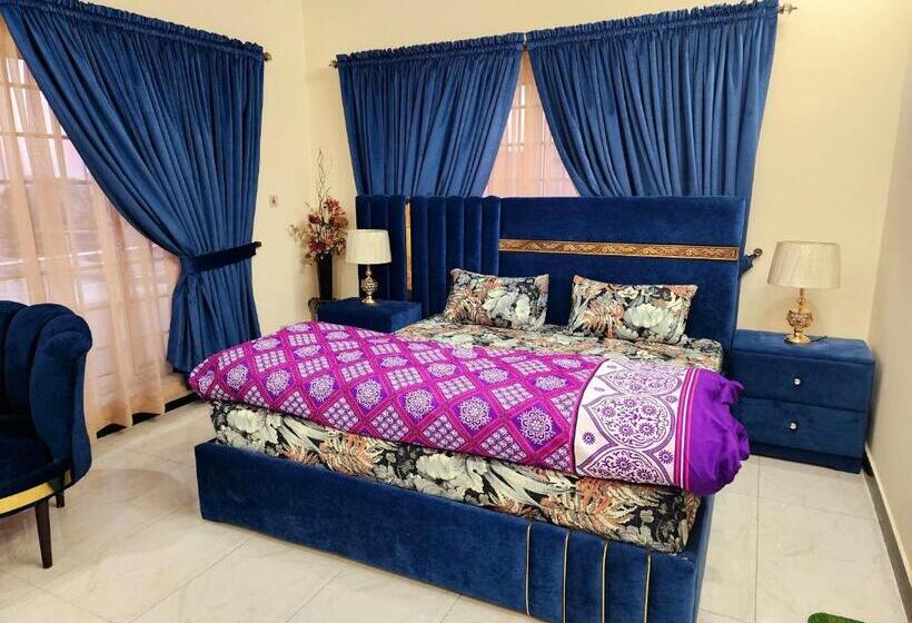 اتاق لوکس با تخت بزرگ, Motorway Majesty Lodges   Near Islamabad International Airport & Motorway
