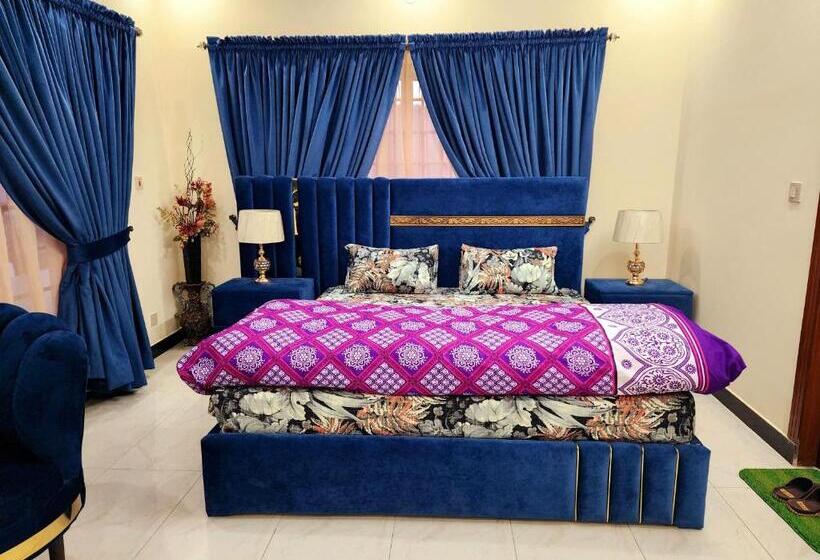 اتاق لوکس با تخت بزرگ, Motorway Majesty Lodges   Near Islamabad International Airport & Motorway