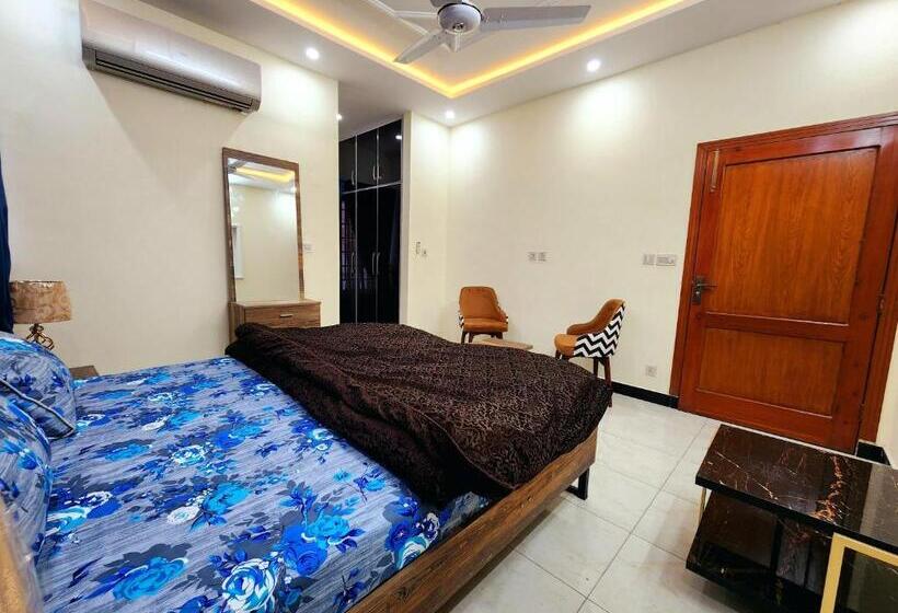 اتاق سوپریور با تخت بزرگ, Motorway Majesty Lodges   Near Islamabad International Airport & Motorway