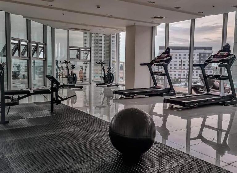 إستديو قياسى مزود بشرفة, Rgm Place