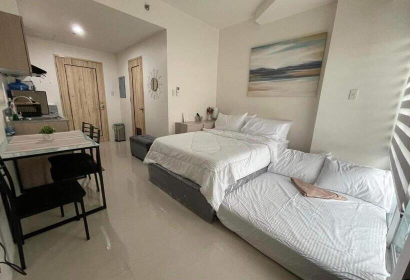 إستديو قياسى مزود بشرفة, Rgm Place