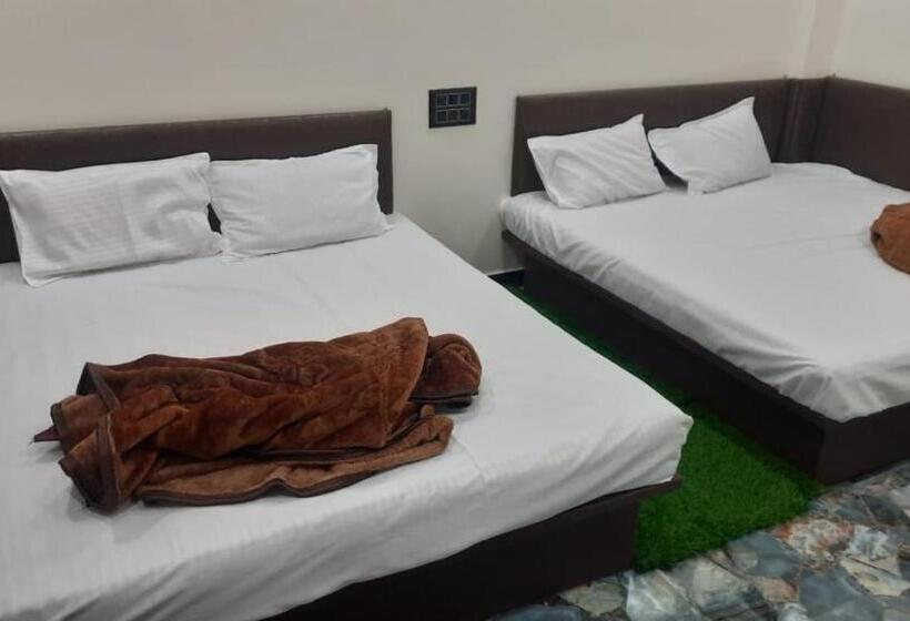اتاق استاندارد چهار تخته, Golden Guest House