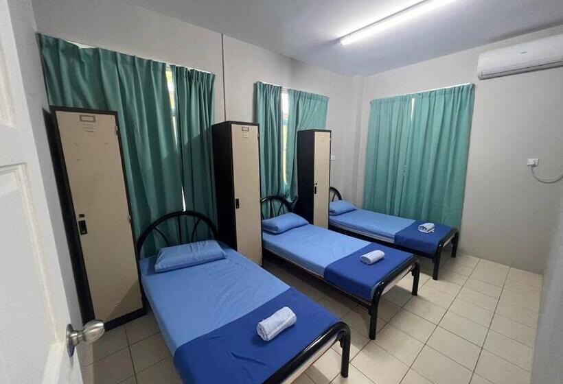 Семейный Номер, Putra Sentosa Retreat Camp, Sematan