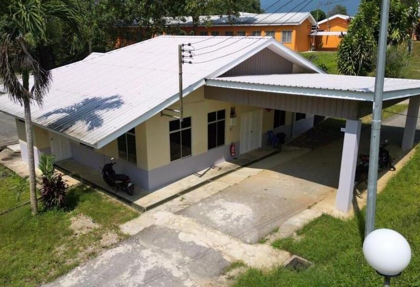 Семейный Номер, Putra Sentosa Retreat Camp, Sematan