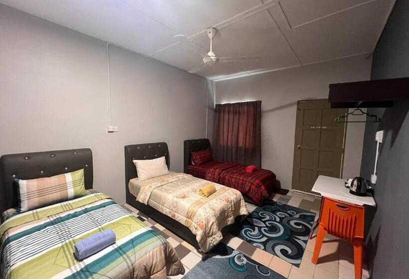 Номер Стандарт Трехместный, Putra Sentosa Retreat Camp, Sematan