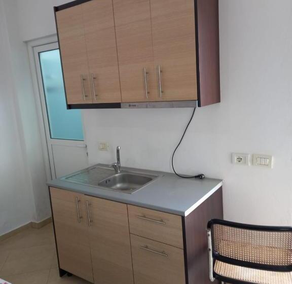 اتاق استاندارد, Dane Apartment