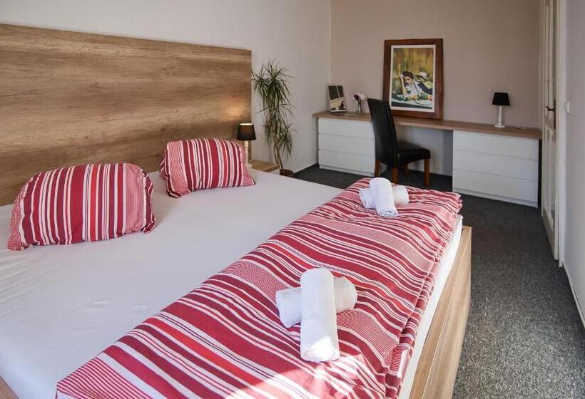 חדר סטנדרט חדר אמבטיה משותף, Stodolní Apartment