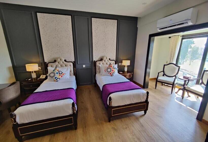 اتاق لوکس, Rt Grace Royal Taj Hotel Sukkur