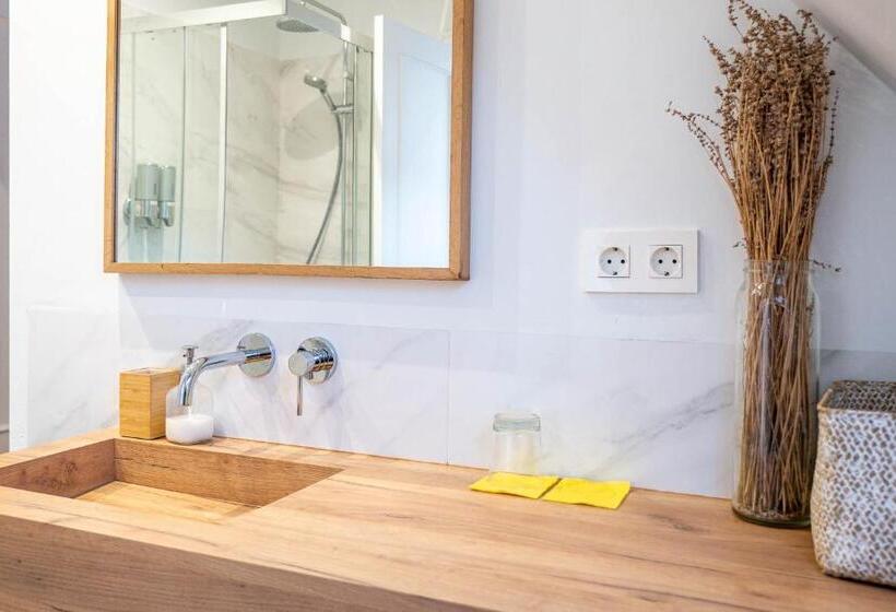 디럭스 룸, Bista Eder Hotel & Lodge