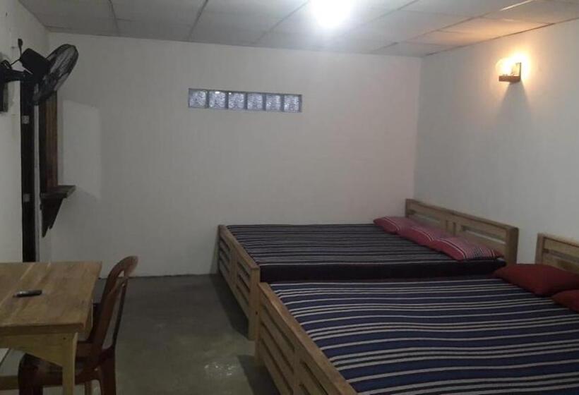 اتاق استاندارد سه نفره, Anuhas Family Resort & Water House
