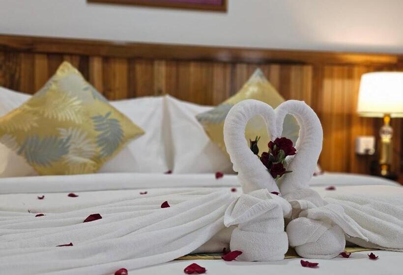 Люкс Кровать Кинг, Cottage Inn Gerik