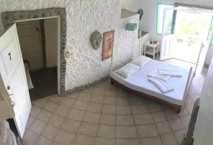 Номер Deluxe Вид на Море, Liberty S Community Lodge And Diving