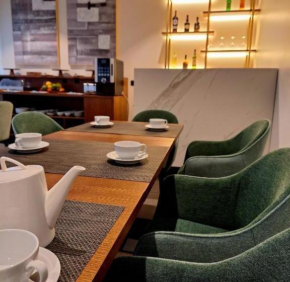 Номер Стандарт с Балконом, 3m Hostel & Suites