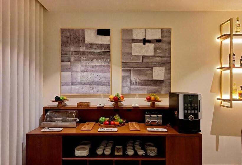 Кровать в Общей Комнате, 3m Hostel & Suites