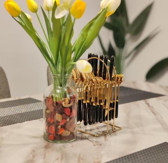 آپارتمان 3 خوابه, D Elegant Suite   Emerald Avenue