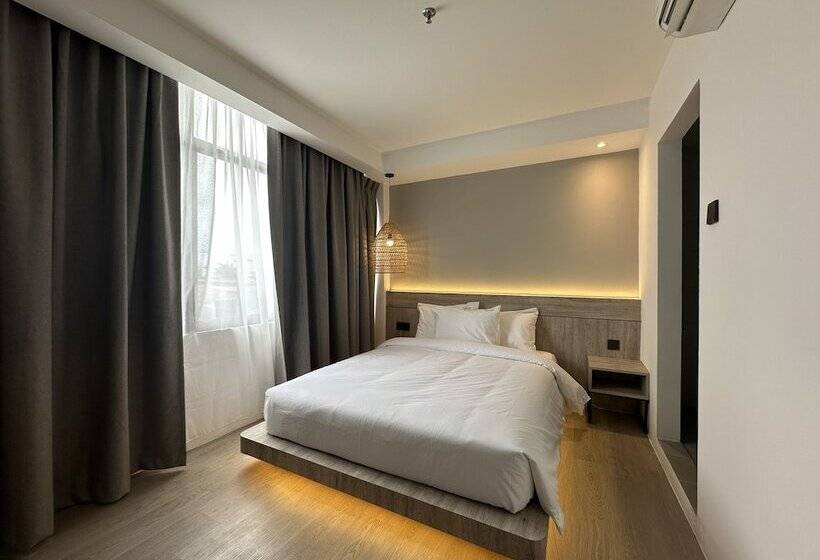 Номер Deluxe, Theatre