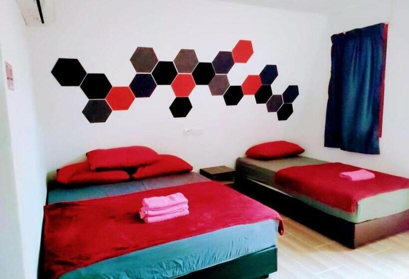 Семейный Номер, Red Triangle Cottage Roomstay