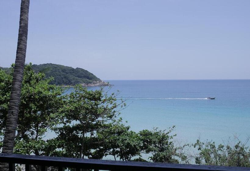 اتاق لوکس با بالکن و چشم‌انداز دریا, D Rock Garden Resort