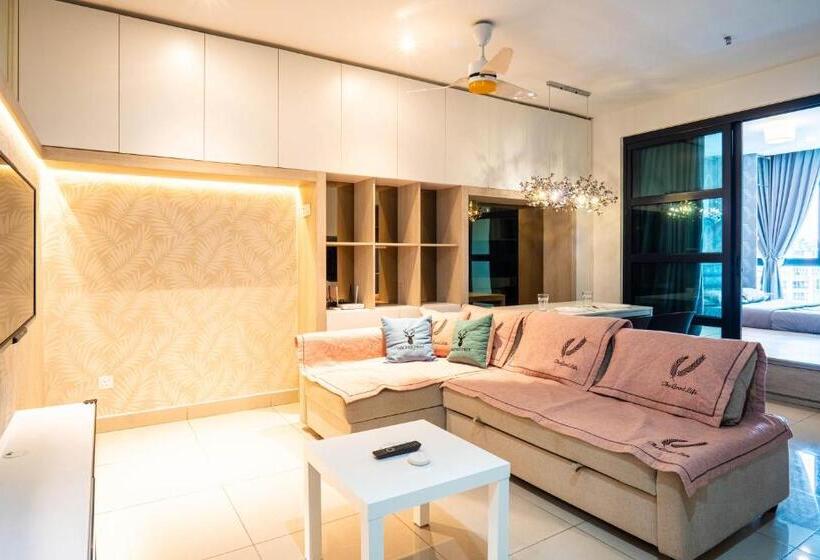 Студия Deluxe, H20 Residence Ara Damansara By Airhost