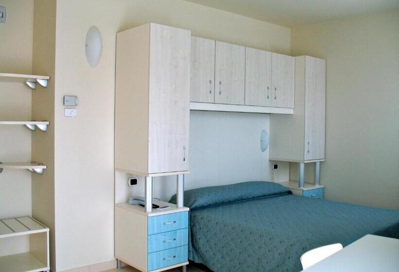 اتاق استاندارد چهارنفره با بالکن, Residence Hr Civi