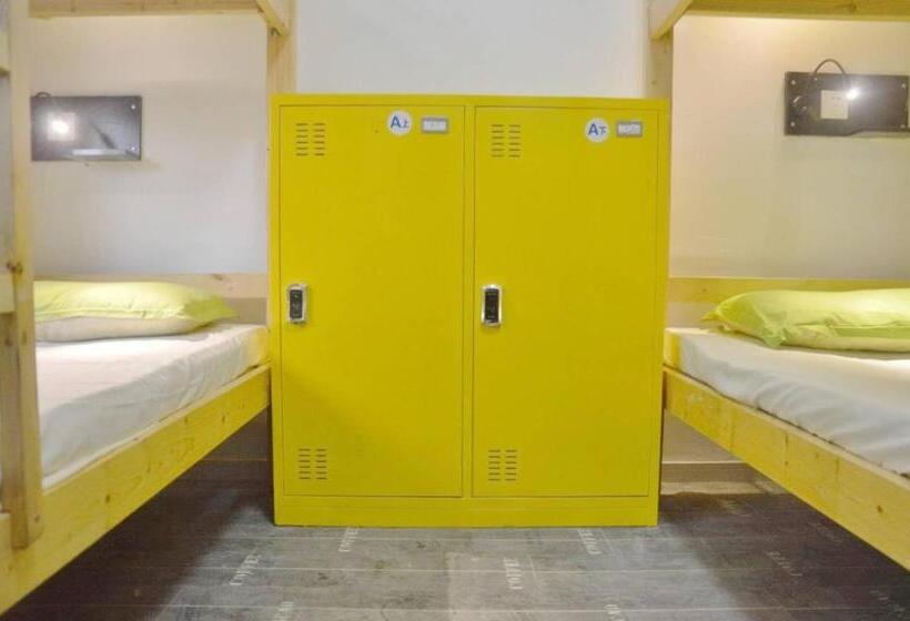 Кровать в Общей Комнате, Qiannuo Youth Hostel