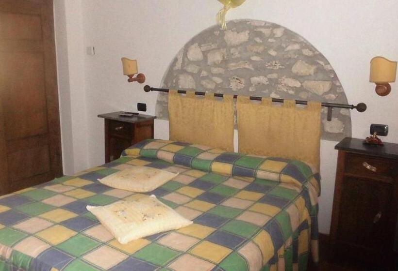 Номер Стандарт Трехместный, Agriturismo La Castellina