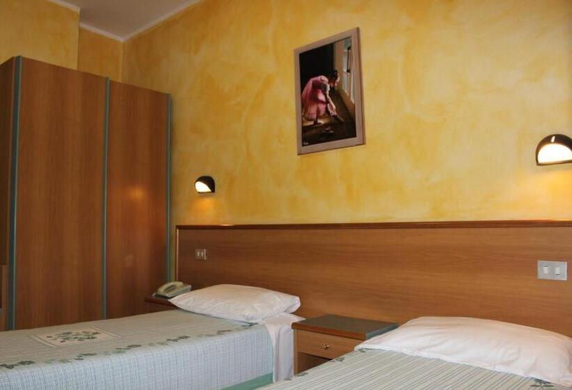 Номер Стандарт, Albergo Napoleone