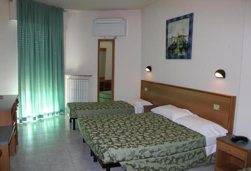 Номер Стандарт Трехместный, Albergo Napoleone