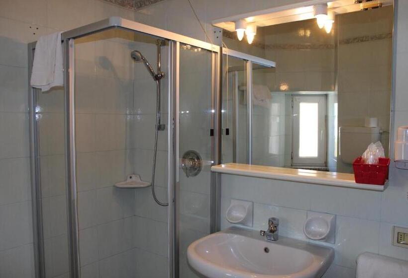 Четырехместный Номер Стандарт, Albergo Napoleone