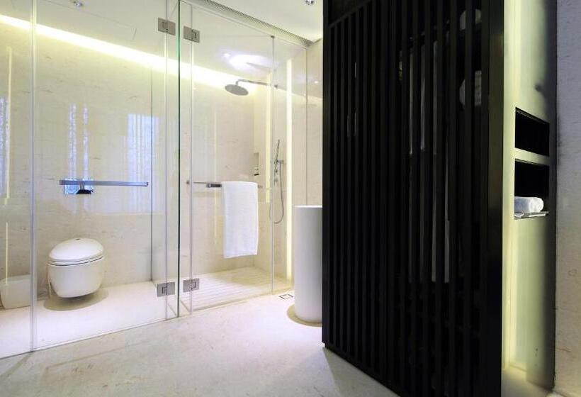 سوییت لوکس, Wuhan Ziyuan