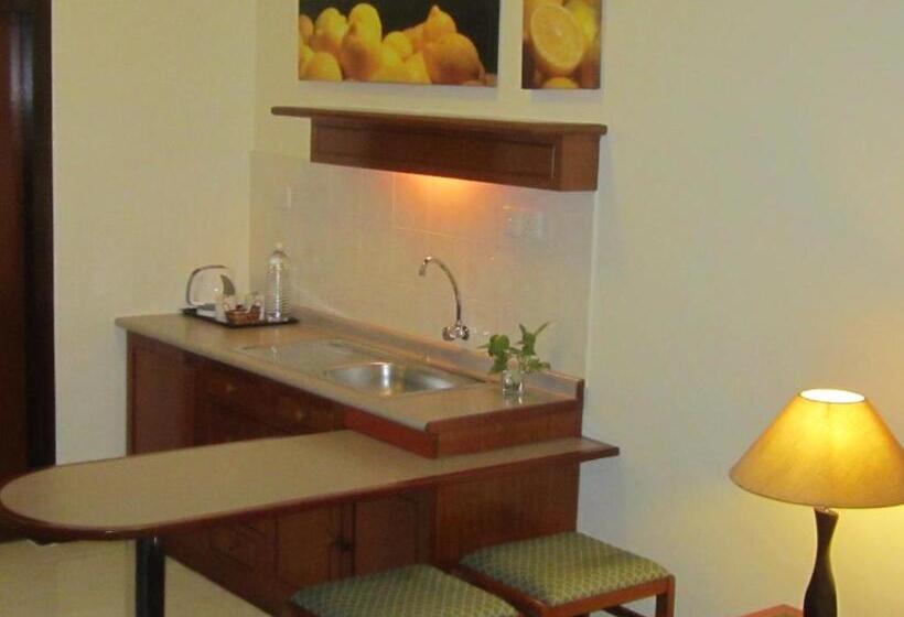 استودیوی لوکس, Rainbow Paradise Beach Resort