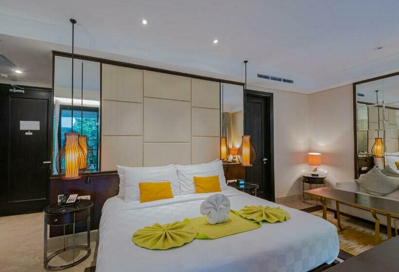 Номер Premium Вид на Бассейн, Jambuluwuk Oceano Seminyak