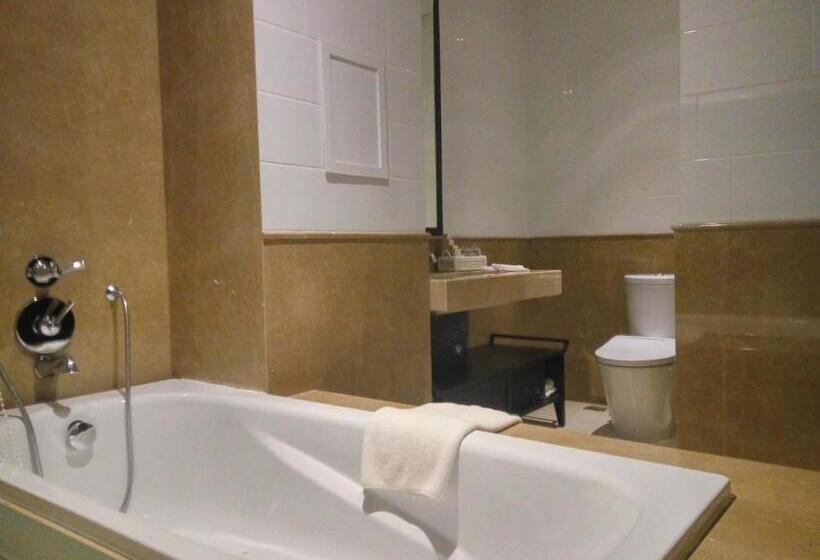 Номер Deluxe с Балконом, Jambuluwuk Oceano Seminyak