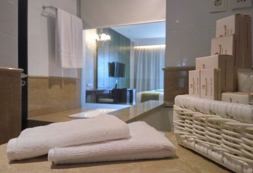 Номер Deluxe с Балконом, Jambuluwuk Oceano Seminyak