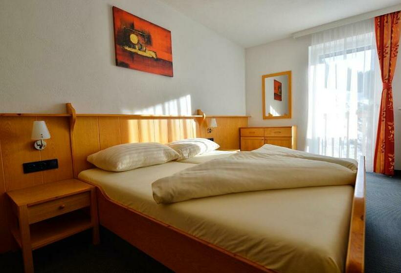 Люкс Сеньор, Almhotel Kärnten