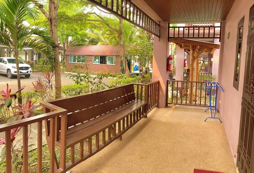 Семейный Номер, Baan Soontree Resort