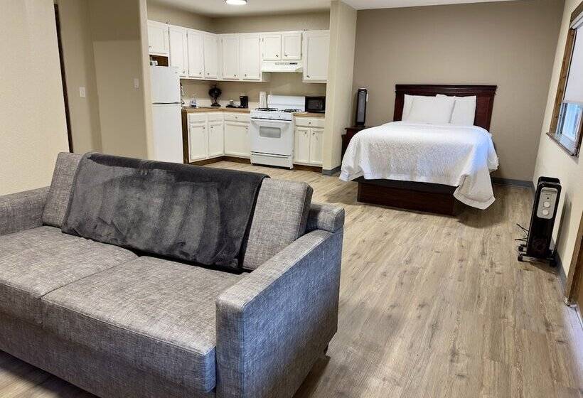 شقة غرفة واحدة, Wapiti Self Service Lodge