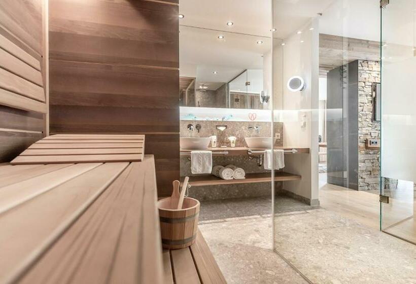 스위트, Superior Hotel Edelweiss